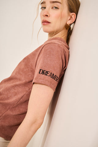Remera Dreamer Chocolate