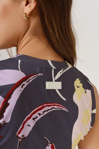 Musculosa Paz Mucho Mucho Tostado