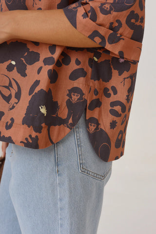 Camisa Riviera Monkey Print Moca